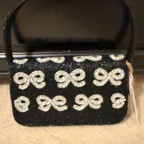 Viral Bow Beaded Purse - Picture 2 of 5